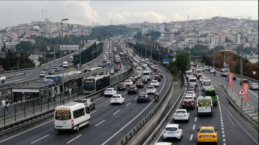 Okullarda uyum haftası başladı: İstanbul'da trafik felç oldu 5